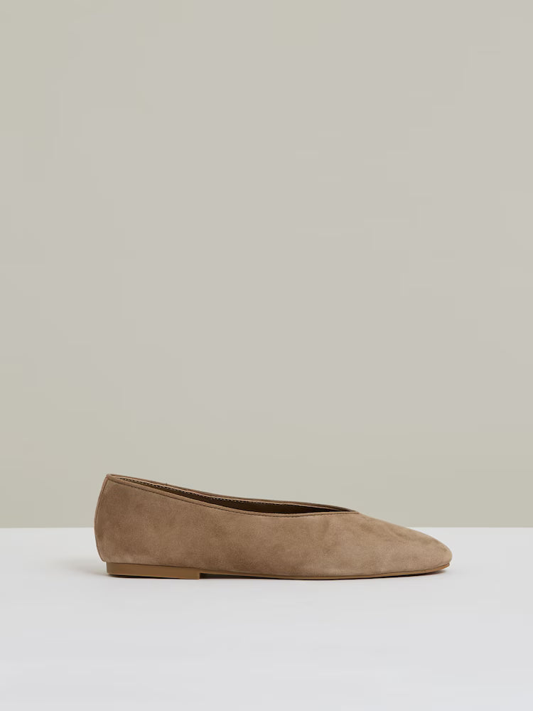 TAYLOR-Leather Rounded-Point Toe Ballet Flats in Taupe